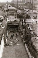 1983 Budapest, a Boráros tér átépítése, villamosok a megállóban, 15 db szabadon felhasználható vinta...