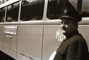 1950 április 7. Képriport a MÁVAUT-nál, Rózsa György (?-?) fotóriporter hagyatékában őrzött, szabado...