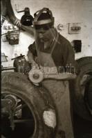 1950 április 7. Képriport a MÁVAUT-nál, Rózsa György (?-?) fotóriporter hagyatékában őrzött, szabado...