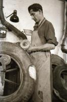 1950 április 7. Képriport a MÁVAUT-nál, Rózsa György (?-?) fotóriporter hagyatékában őrzött, szabado...