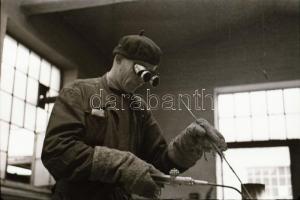 1950 április 7. Képriport a MÁVAUT-nál, Rózsa György (?-?) fotóriporter hagyatékában őrzött, szabado...