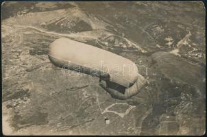cca 1916 Repülőről lefényképezett olasz léghajó Zeppelin az I. világháborúban / Italian zeppelin shot from an airplane. Photo pc.