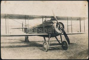 cca 1916 Olaszok által használt amerikai repülőgép, melyet magyar katonák lőttek le. Fotólap / Italian airplane that was shot by Hungarians. Photo pc.