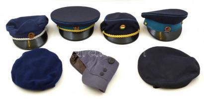 cca 1970-1980 rendőr, vasutas, katonai tányér és barett sapkák,jó állapotban, különböző méretben, összesen: 7 db