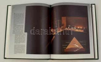 Az istenkirályok kora, i. e. 3000-1500. Bp., 1993, Dunakönyv. Műbőr kötésben, jó állapotban