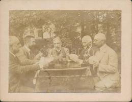 cca 1910 Kártyázók keményhátú fotó. / Card players photo 13x11 cm