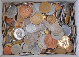 Vegyes 500db-os külföldi fémpénz tétel, mind különböző T:vegyes Mixed 500pcs of foreign coins, all different C:mixed