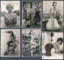6 db erotikus fotó, kartonra ragasztva, 6×8 ill. 6,5×9,5 cm