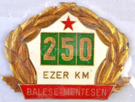 ~1970-1980. "250 ezer km balesetmentesen" zománcozott fém autójelvény (71x96mm) T:2