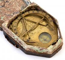 cca 1710-1760 Összecsukható, állítható ekvatoriális (egyenlítői) napóra iránytűvel, a főbb európai v...