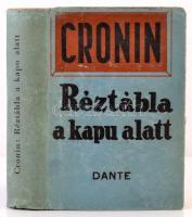 A. J. Cronin: Réztábla a kapu alatt. Fordította Dr. Szinnai Tivadar. Bp., 1943, Dante. Kiadói kissé kopottas félvászon-kötés, kiadói kissé szakadozott papír védőborítóban. Jó állapotban.