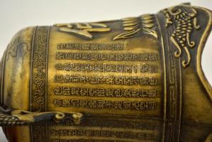 Kínai feliratozott kolomp, csengő, Taoista pap? Bronz. / Chinese bell with writings and image of a T...
