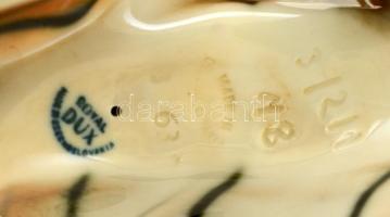 Royal Dux tigris, kézzel festett, jelzés nélkül, apró máz hibával, h:33 cm, m:16,5 cm / Royal Dux ti...