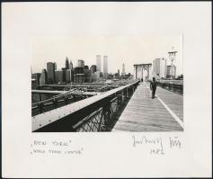 1983 Jankovszky György(1946-): New York, World Trade Center, feliratozva, aláírt, pecséttel jelzett, kartonra kasírozva, 11,5x18 cm