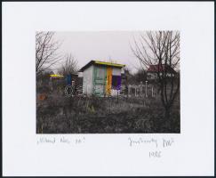 1986 Jankovszky György(1946-): Víkend ház XVI, feliratozva, aláírt, pecséttel jelzett, kartonra kasírozva, 12x17 cm