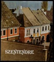 Vujicsics Sztoján: Szentendre. Tahin Gyula fotóival. Bp., 1985, Corvin. Kiadói kartonált papírkötés, német nyelven./Stojan Vujicic: Szentendre, with photos of Tahin Gyula. Paperbinding, in German language.