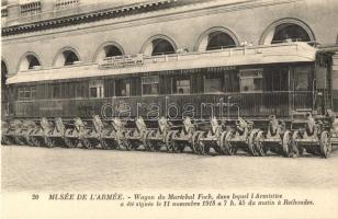 Musée de l'Armée, Wagon de l'Armistice / French military museum, train car of the Armistice from Compiégne, with artillery cannons