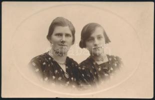 cca 1920 10 db műtermi portréfotó, 14x9,5 cm