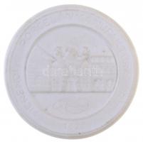 DN "Stingl Vince / Herendi Porcelánmanufaktúra R.T. 1826" herendi porcelán emlékérem (58mm...