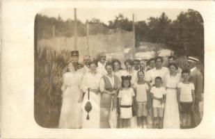 1914 Crikvenica, csoportkép hajóúton, egy nappal az első világháború kitörése előtt. Modern Enyveshát / group photo one day before the outbreak of the WWI, photo