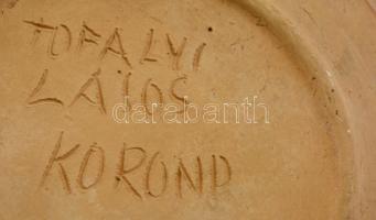 Tófalvi Lajos (?-?): Korondi madaras tányér (2 db), máz alatti kézzel festett, széleken máz hibával,...