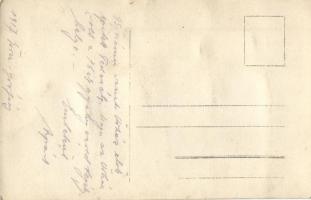 1917 Gorizia, Görz, Görzi-grófság; a 95. számú vasúti őrház (75. gyalogezred segélyhelye) előtt épít...