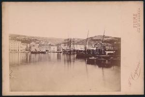 cca 1900 Fiume, Kikötő, gőzhajó, I. Carposio műterméből, kartonra kasírozva, 10x13 cm / Fiume, port, steamships