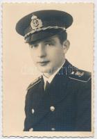 cca 1940 MFTR civil hajós tiszt portréja, A. Miklós orsovai műterméből, hátoldalán pecséttel jelzett, 9×6 cm
