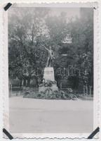 cca 1935 A Rozsnyói (Felvidék ) Kossuth szobor fotója 6x9 cm