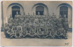 cca 1914-1918 Katonák csoportképe, fotólap, 9×14 cm