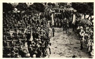 1938 Ipolyság, Sahy; bevonulás a Fő téren / entry of the Hungarian troops