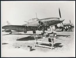 Hadi repülők felkészítése az 1950-es években. Későbbi nagyítás 24x18 cm