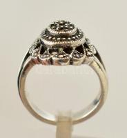 Ezüst(Ag) markazitos áttört gyűrű, jelzett, méret: 47, bruttó: 5,3 g