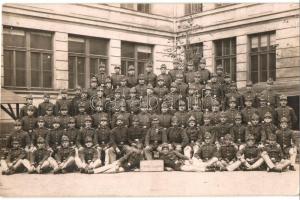 1914 K.u.K. Auto-Truppe / K.u.K. Autó csapatok magyar, német és cseh katonákkal K.u.K. egyenruhában, csoportkép / K.u.K. auto troops military group photo