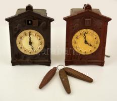 2 db orosz kakkukos óra, súllyal, kulcsokkal, m:27 cm (2×), 22×13 cm (2×), műanyag és fa, nem kipróbált