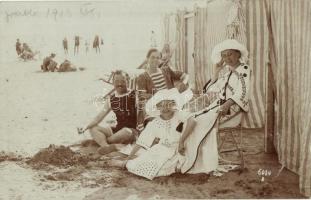 1913 Grado, beach, family in swimming dresses, Atelier Franz Lewinsky photo