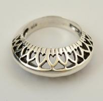 Ezüst(Ag) áttört gyűrű, jelzett, méret: 56, nettó: 6,2 g