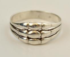 Ezüst(Ag) gyűrű, jelzett, méret: 60, nettó: 2,2 g
