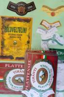 Nagy borcímke gyűjtemény: 717 db borcímke cseranyaggal + 93 db külföldi borcímke, mappába rendezve