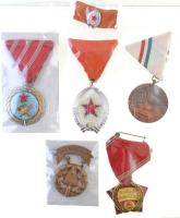 5db-os vegyes szocialista kitüntetés tétel, közte 1954. "Munka Érdemérem" zománcozott Br kitüntetés mellszalagon, 1964. "Munka Érdemrend" ezüst fokozata, zománcozott Br kitüntetés miniatűrrel szalagsávon, 1967. "Az Építőipar Kiváló Dolgozója" Br kitüntetés T:1-,2