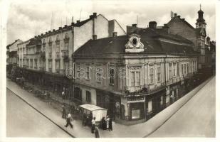 Ungvár, Uzhorod; utcakép piaccal, kávé és teaház / street view with market, cafe, tea house 1938 Ungvár visszatért So. Stpl