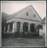 1941 Harmac (Felvidék) szlovák család által elfoglalt nemesi kúria feliratozott fotója.