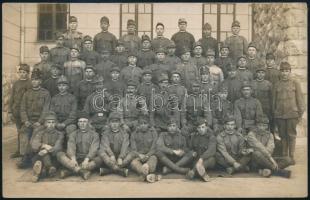 cca 1915-1940 2 db katonai csoportkép: osztrák-magyar katonák, katonai iskola, 11,5x17 cm és 9x14 cm