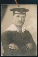 cca 1930 Magyar Királyi Folyamőrség tisztje, korabeli fotó, apró szakadással, 8x5,5 cm