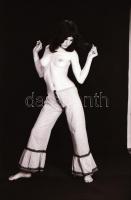 cca 1970 Aktfotók a műteremben, 30 db vintage negatív, 24x36 mm