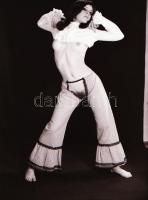 cca 1970 Aktfotók a műteremben, 30 db vintage negatív, 24x36 mm