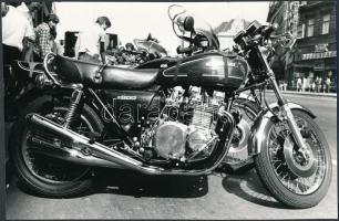 cca 1975 Motorok Budapesten, 4 db vintage fotó, 18x24 cm