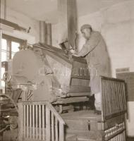 cca 1962 Eger, Dohánygyár, 21 db szabadon felhasználható vintage negatív, 6x6 cm