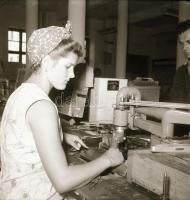 cca 1962 Eger, Dohánygyár, 21 db szabadon felhasználható vintage negatív, 6x6 cm