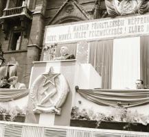 cca 1948 Rákosi Mátyás választási nagygyűlése az Országház előtt, 7 db szabadon felhasználható vinta...